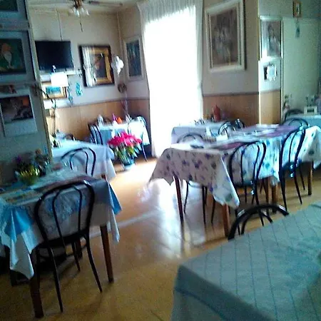 Santachiara Hotell *